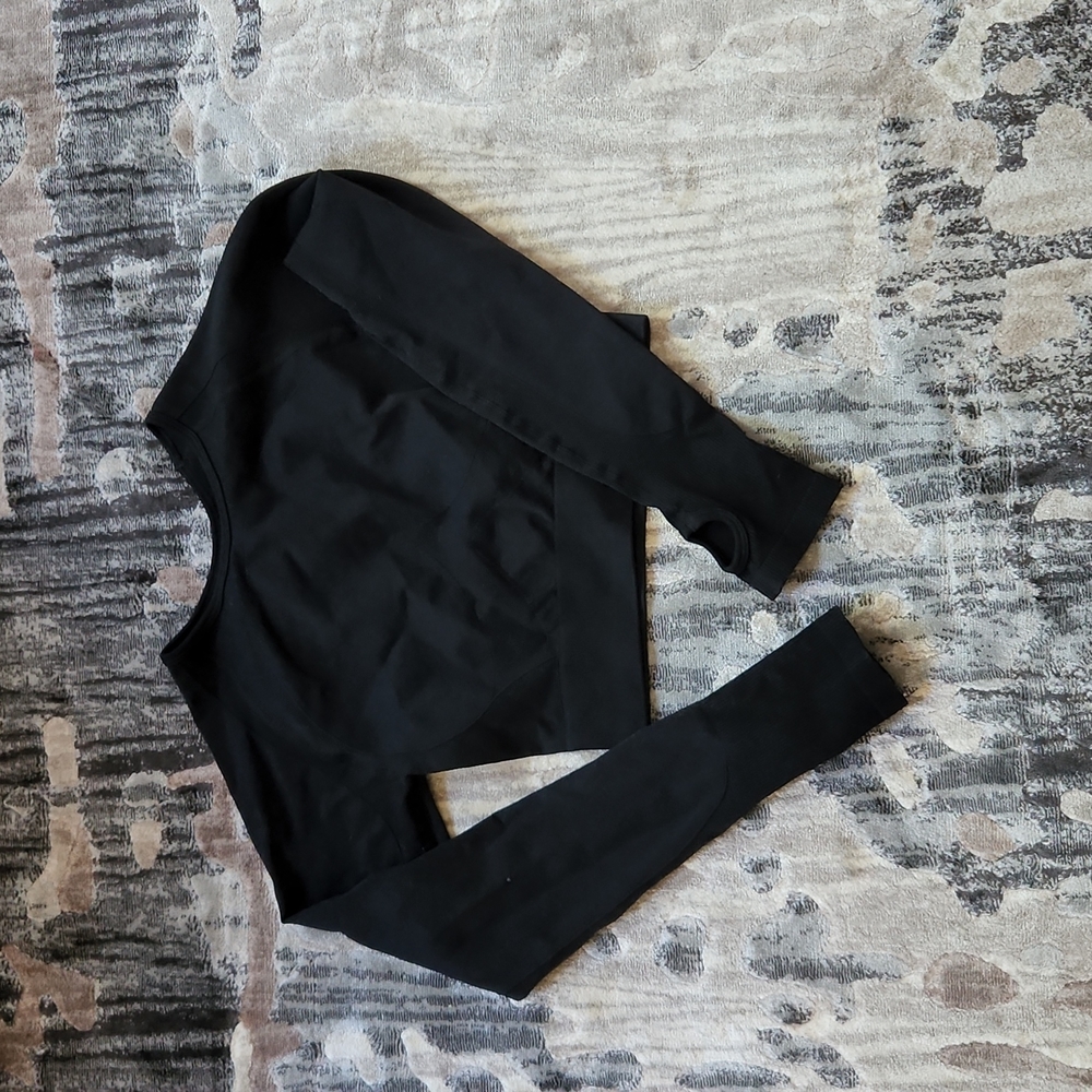 New never worn crop top can be worn to the gym or out with cut outs